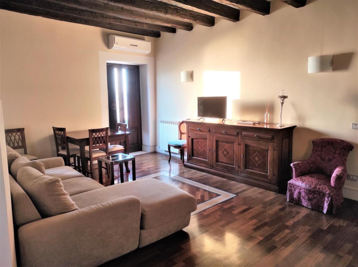Flora'S House - Ortigia Holidays Syracuse ภายนอก รูปภาพ