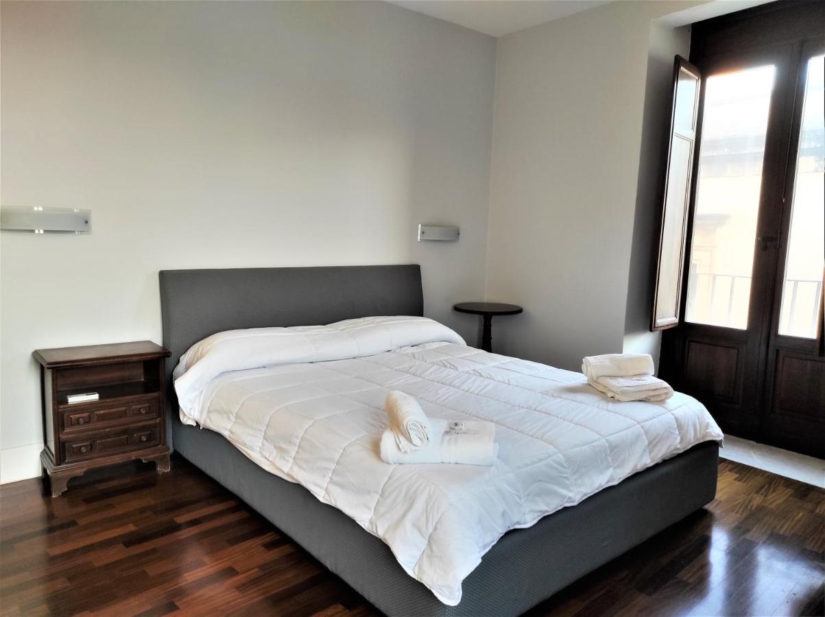 Flora'S House - Ortigia Holidays Syracuse ภายนอก รูปภาพ